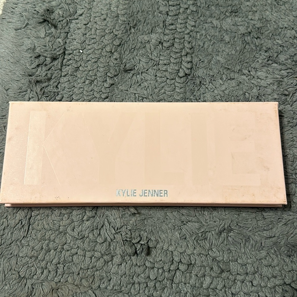 14 shade Kylie Jenner cosmetics eyeshadow palette
